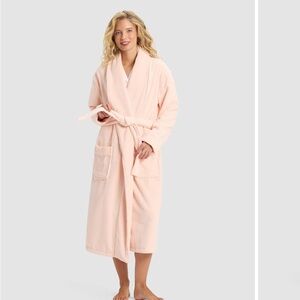 Cozy Earth Luxe Bath Robe. Color: Blossom (pink). New without tags. Size S.